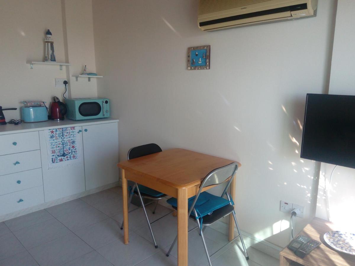 Lighthouse Apartment Larnaca Exterior photo