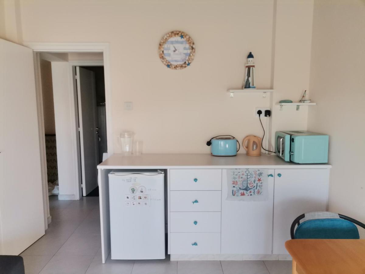 Lighthouse Apartment Larnaca Exterior photo