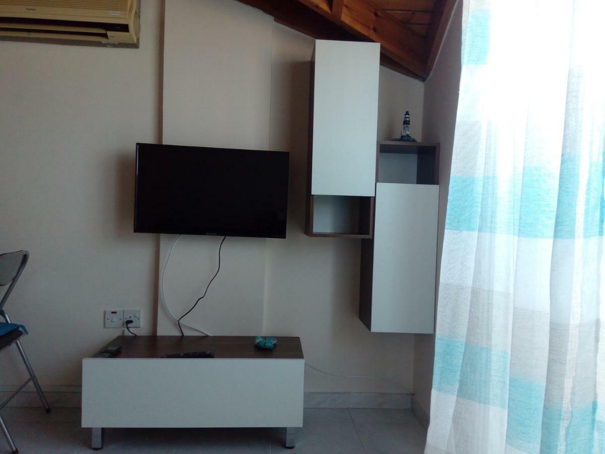 Lighthouse Apartment Larnaca Exterior photo