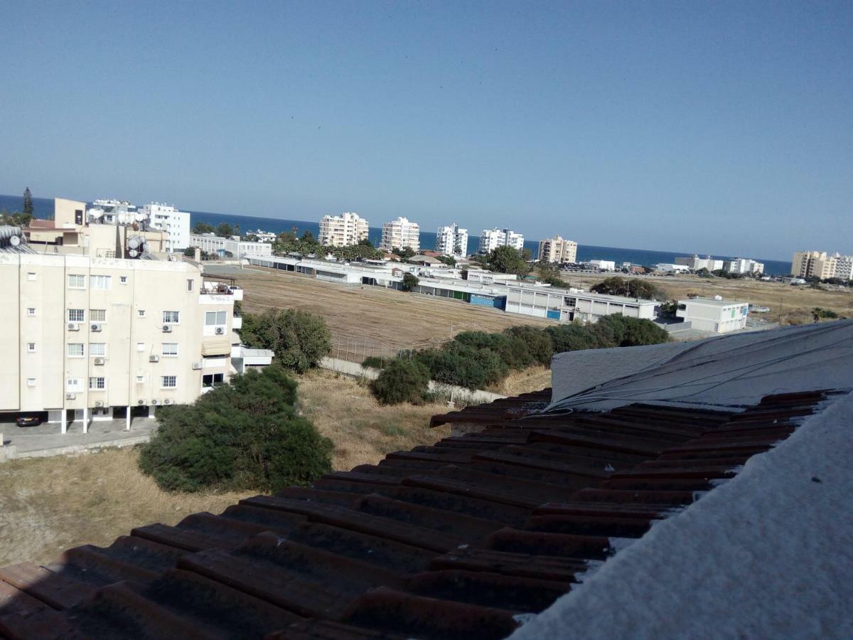 Lighthouse Apartment Larnaca Exterior photo